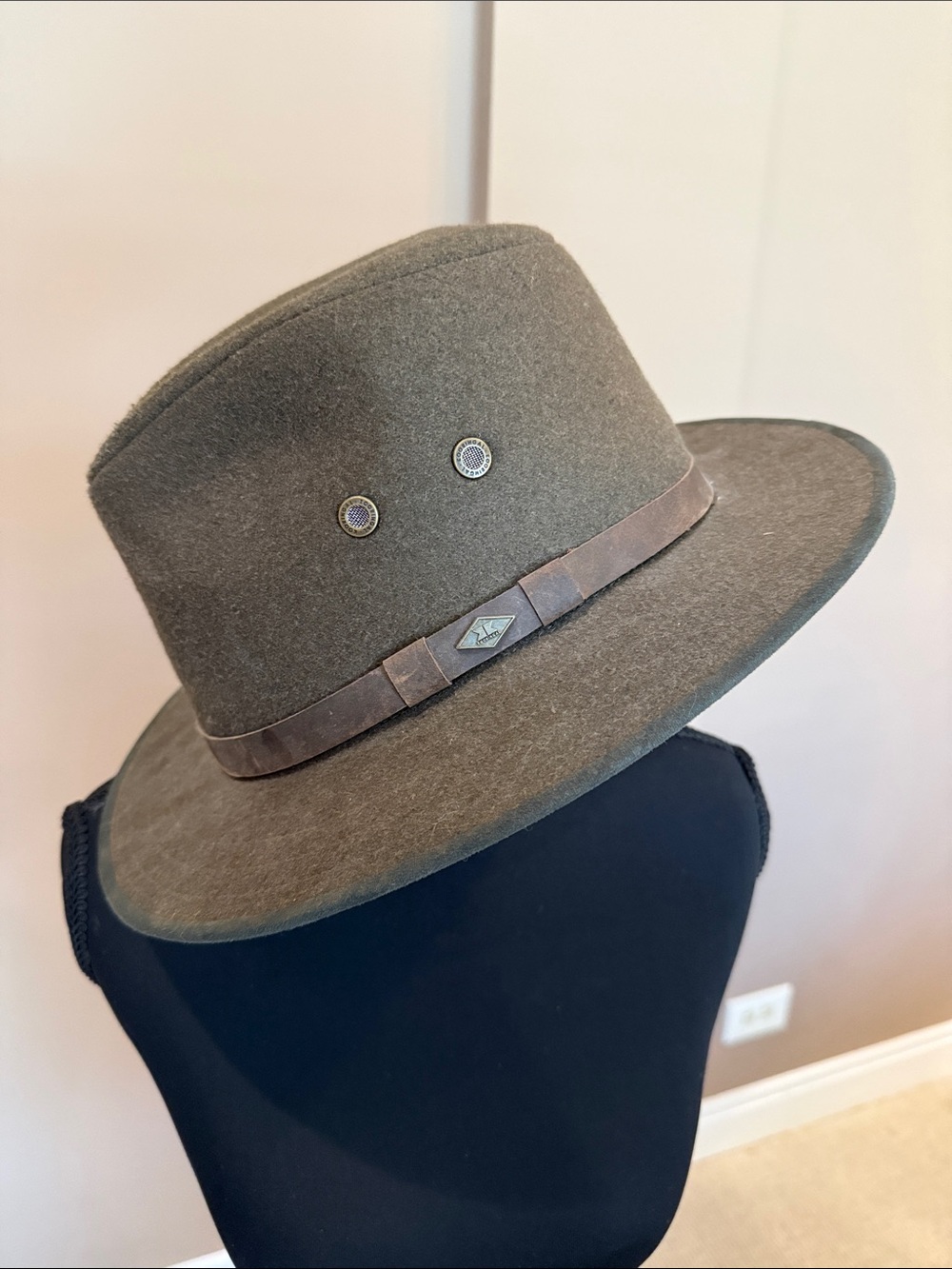Men's Olive Green Felt Fedora Hat - Picture 2 of 4